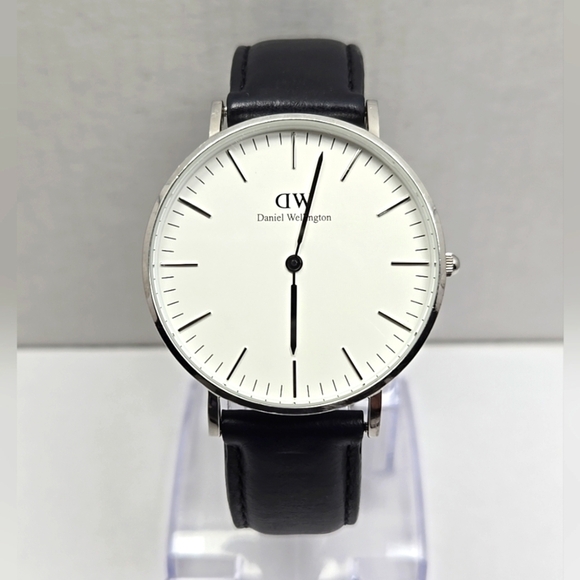Daniel Wellington B15 Watch Silver Case Black Leather Strap New Battery Working - Picture 1 of 13